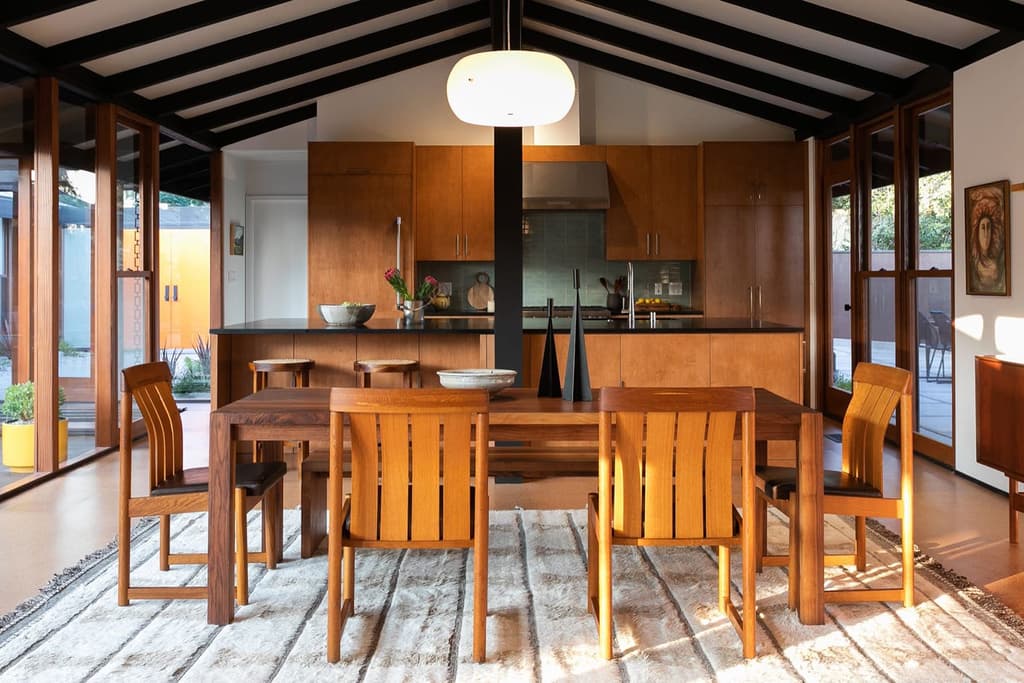Restored post-and-beam by James Allen Walter lists in Pasadena for $2.25m