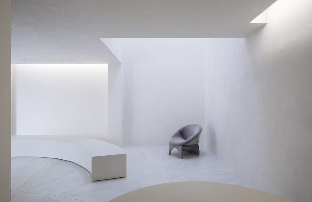 This São Paulo shoe store takes minimalism to the max