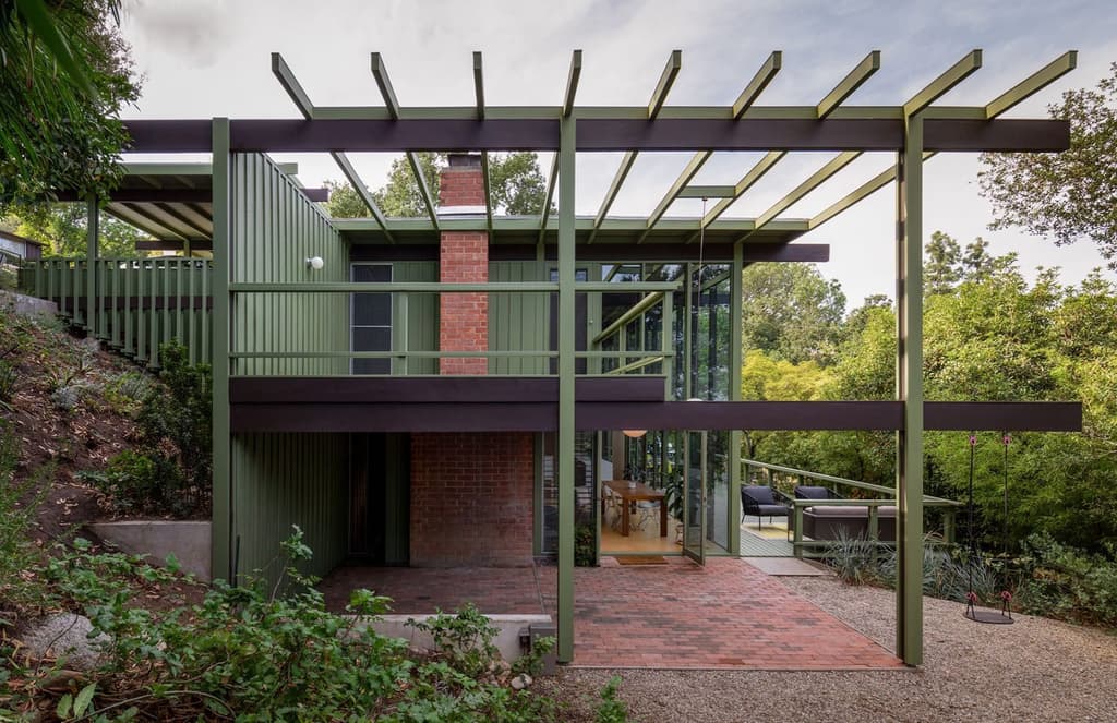 An early Pasadena post-and-beam by Case Study architects Buff, Straub & Hensman is for sale
