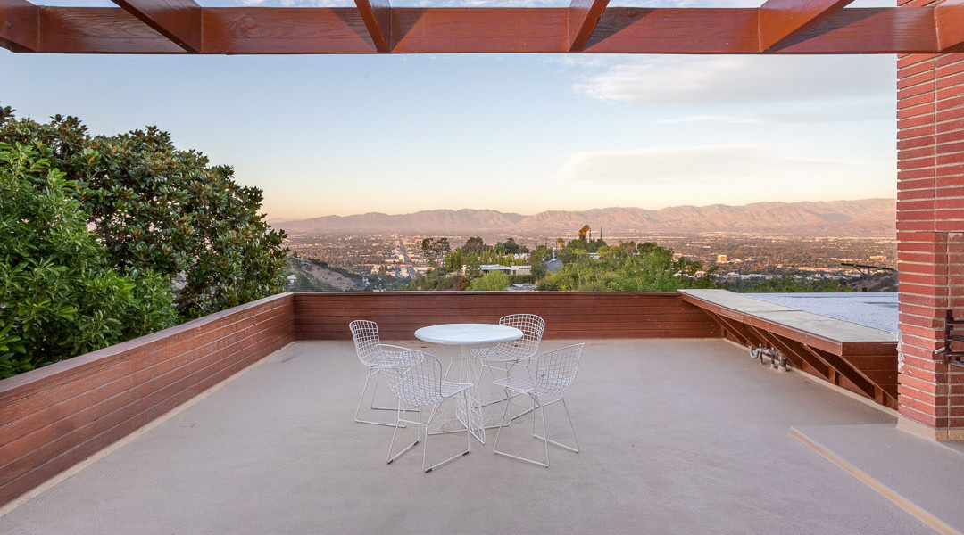 Rodney Walker's Case Studyinspired Asher Residence lists in Los