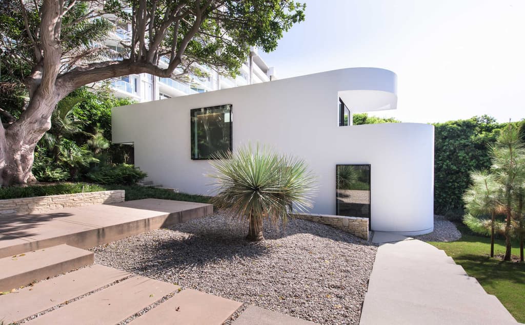 Richard Neutral’s refurbished Sten-Frenke House lists for $15m