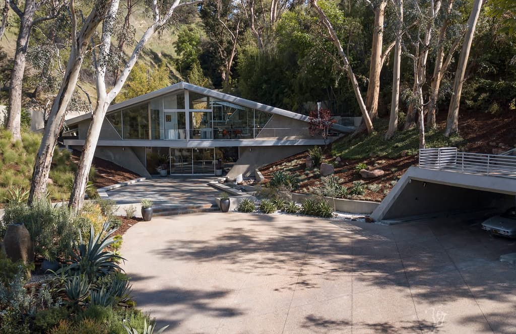 Harry Gesner’s 1960 Triangle House is for sale in Los Angeles