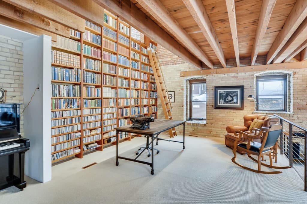 Converted carriage house for sale: 260 Maiden Lane, Saint Paul, MN 55102