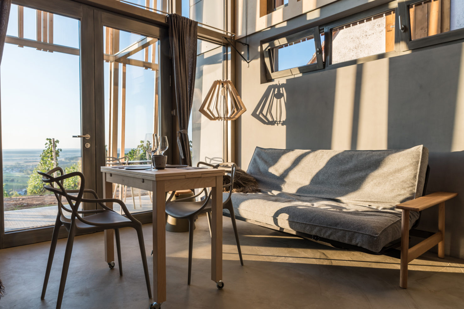 This wooden cabin is situated in the heart of Austria’s wine region ...