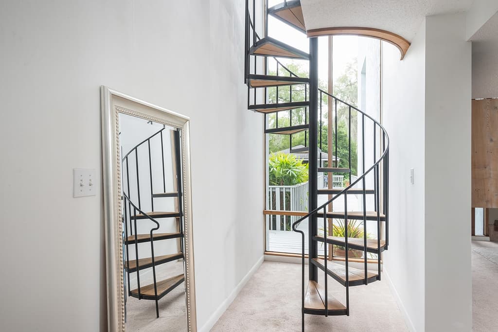 Frank Lloyd Wright-inspired Orlando home lists for $865k