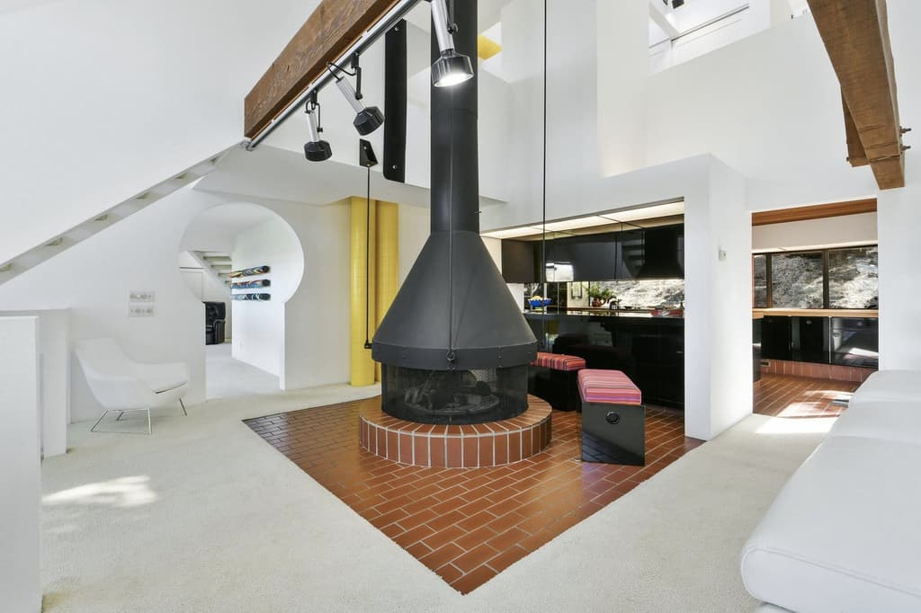 This Californian mountain home is peak '80s style – and it has a private cable car to boot