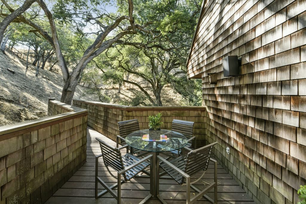 This Californian mountain home is peak '80s style – and it has a private cable car to boot