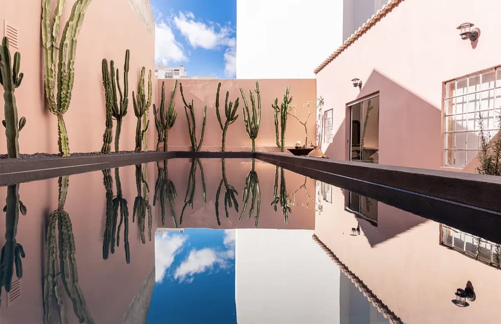 Peek inside artist Eric de Bruijn’s Algarve retreat