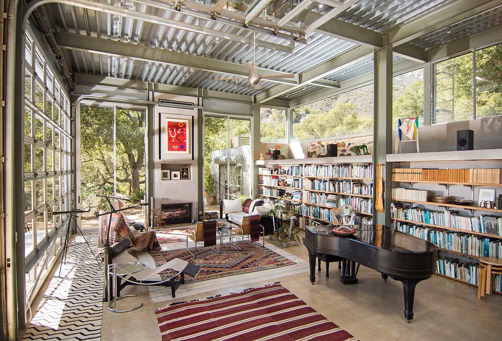 Soaring 16ft ceilings cap the interiors of the single-storey Barton Myers residence