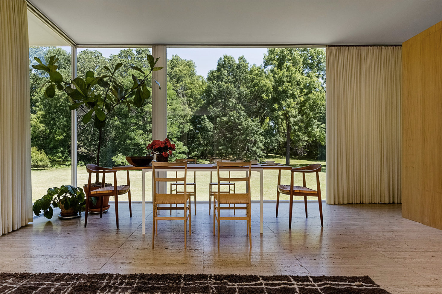 Mies’s iconic Farnsworth House goes back to its original interiors for
