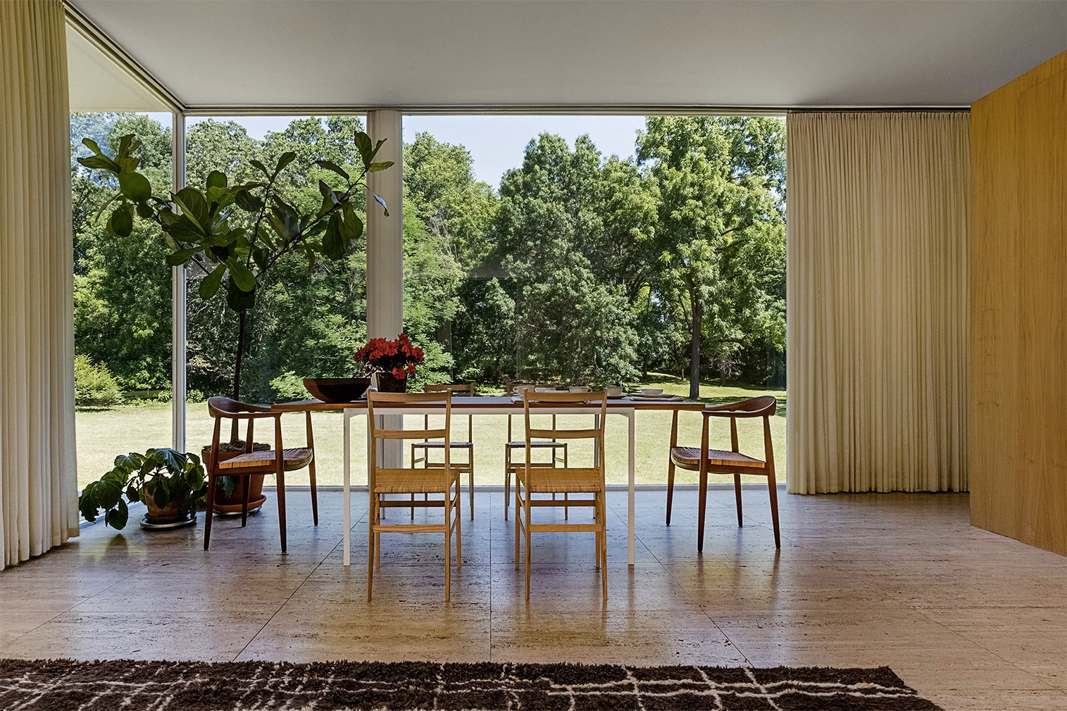 Mies’s iconic Farnsworth House goes back to its original interiors for