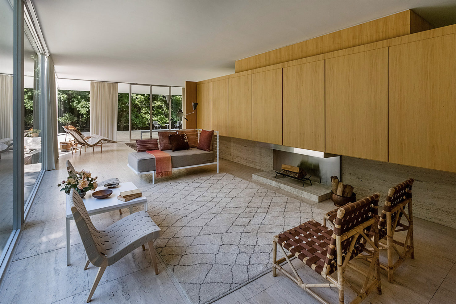 Mies’s iconic Farnsworth House goes back to its original interiors for