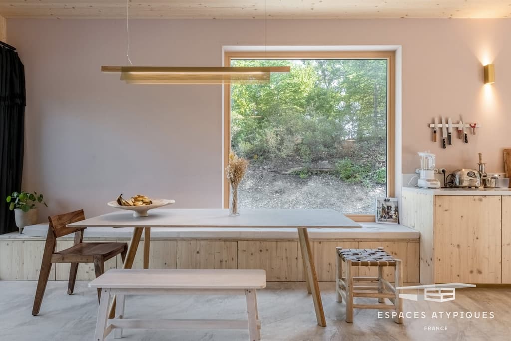 A Shou Sugi Ban country cabin asks for €1.2m in France's Aix-en-Provence