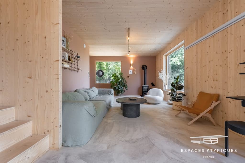 A Shou Sugi Ban country cabin asks for €1.2m in France's Aix-en-Provence