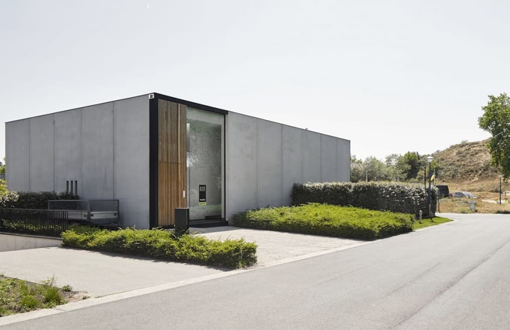 Brutalist Belgian home by Caan Architecten has a bold graphic lines