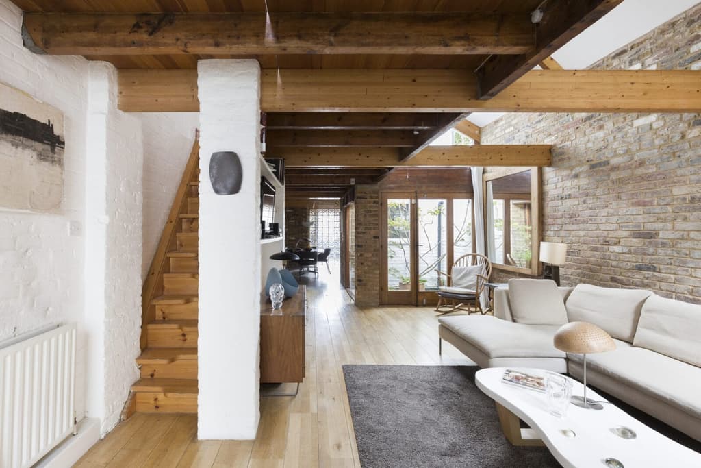 Converted stable asks for £1.25m in London’s East Dulwich