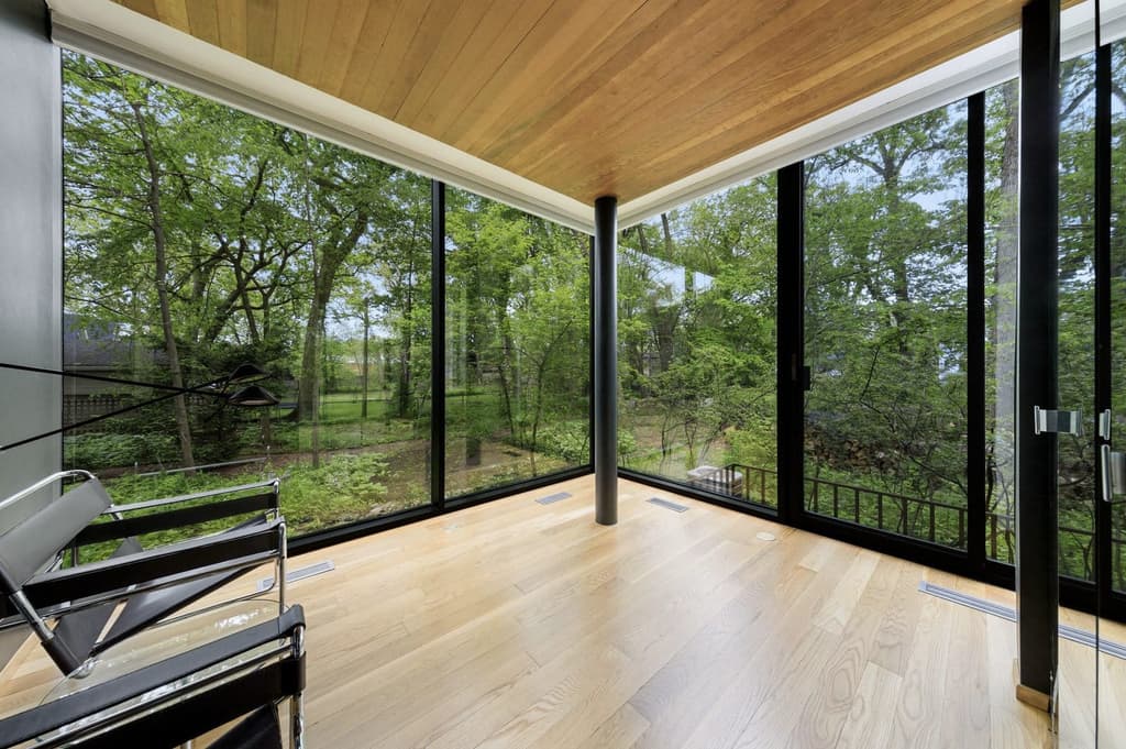 Live like an architect at this Mies-inspired glass and steel home