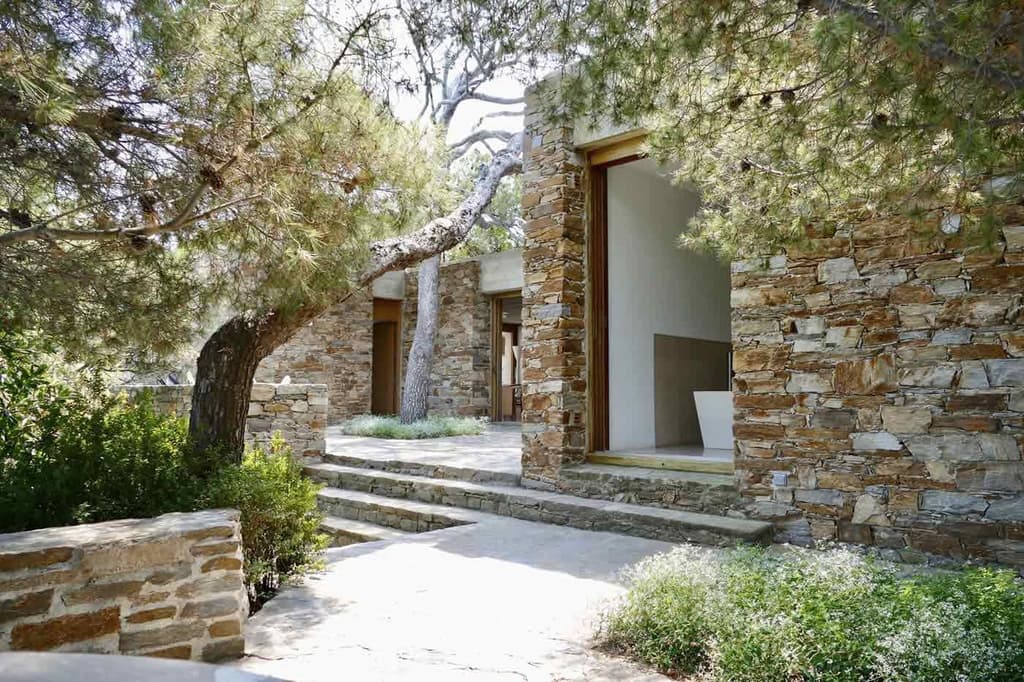 Clifftop Cap-Bénat villa has dramatic views of the Mediterranean