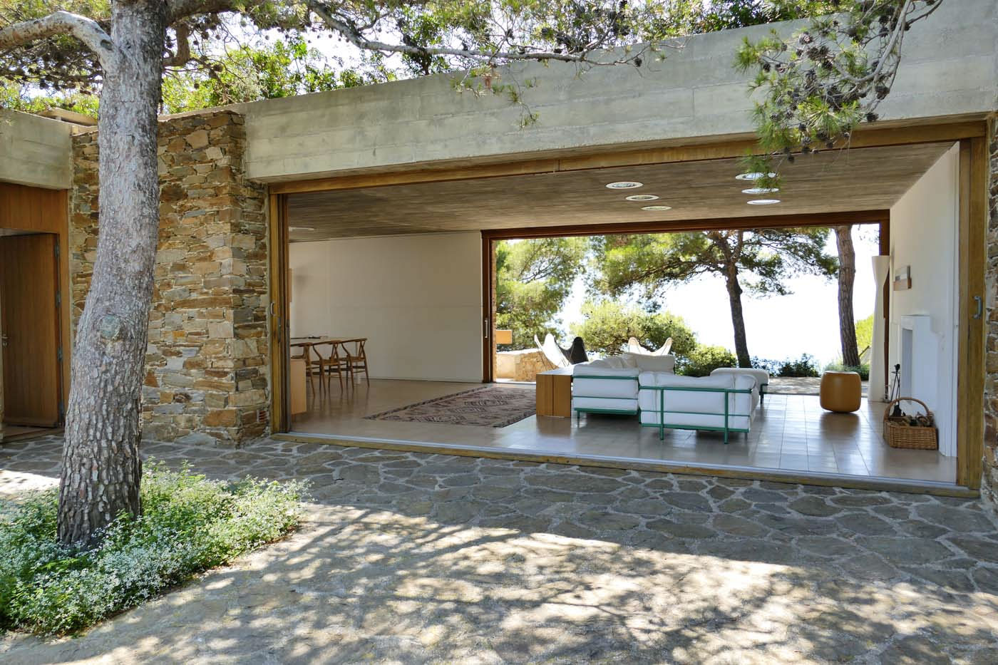 Clifftop Cap-Bénat villa has dramatic views of the Mediterranean