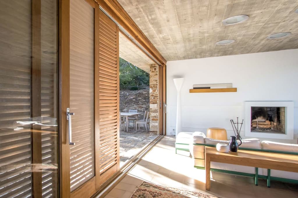 Clifftop Cap-Bénat villa has dramatic views of the Mediterranean