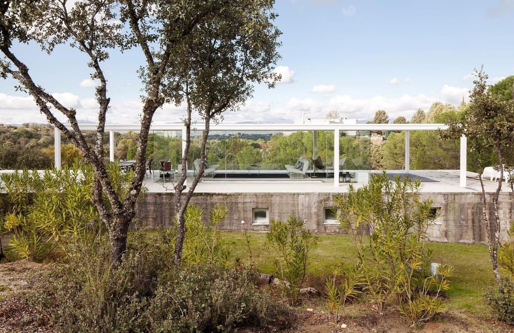 Glass-box villa Casa De Boas has panoramic views of the mountains outside Madrid