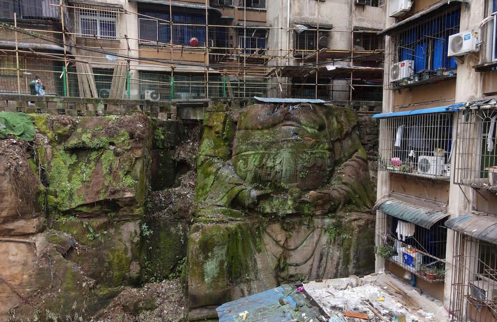 Giant headless Budda statue discovered in China