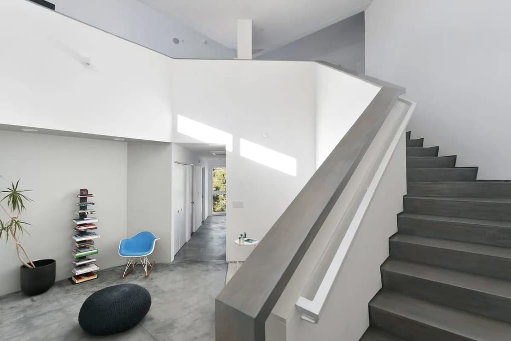 Kaweah House by Elsye Alams in Pasadena California