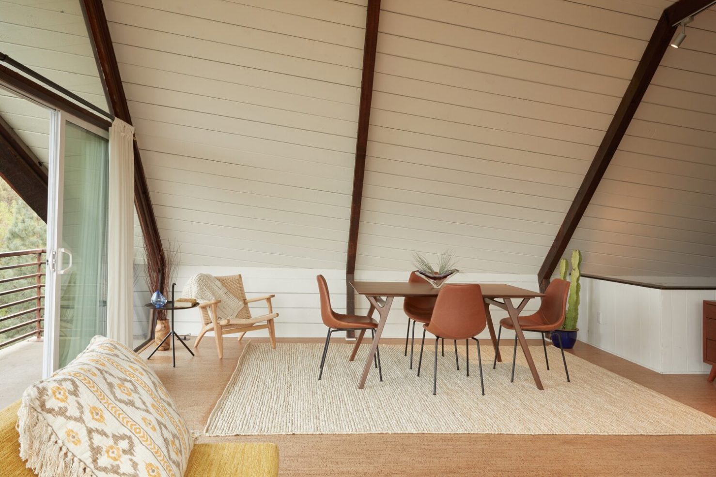 A cantilevering Harry Gesner ‘boat home’ is for sale in Los Angeles