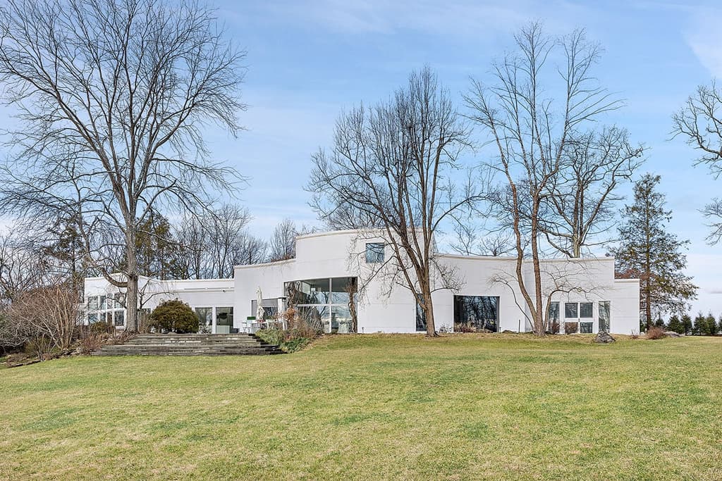 Award-winning Postmodern New York home by Robert A M Stern lists for $2.75m