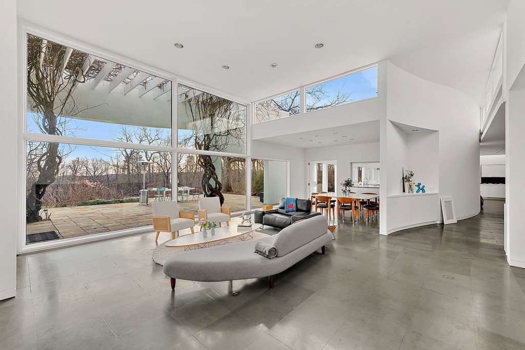 Award-winning Postmodern New York home by Robert A M Stern lists for $2.75m