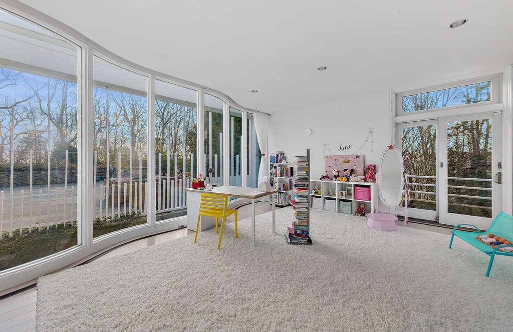 Award-winning Postmodern New York home by Robert A M Stern lists for $2.75m