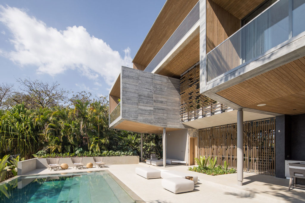 Studio Saxe’s ‘floating’ Atrium House is for sale in Costa Rica The
