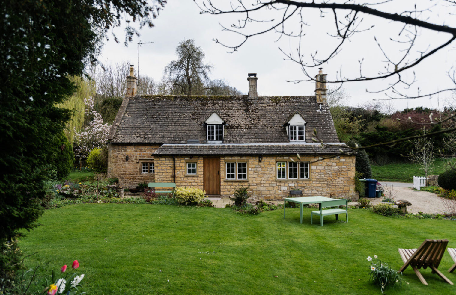 Postcardworthy Cotswold cottage asks for £975,000 The Spaces