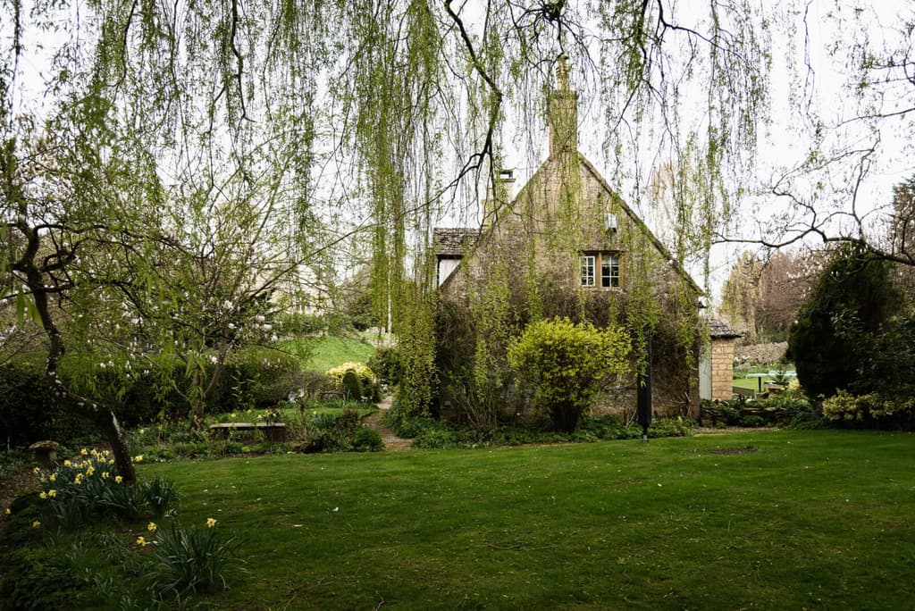 The property sits in landscaped groundes.