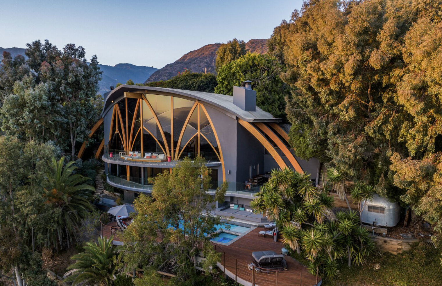 Harry Gesner’s surfinspired Ravenseye House is for sale in Malibu
