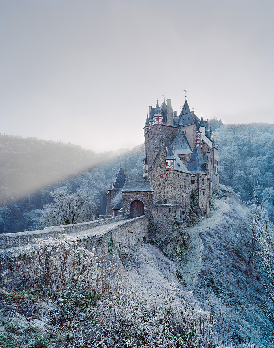 Burg Eltz juxtaposes Renaissance and Gothic features as it was enlarged and adapted by subsequent generations of the same family who lived there. The castle sits upon an oval base and Chaubin compares it to a 'cruise-liner'. Germany, Rhineland Palatinate, 12th–16th century. Photography: Frédéric Chaubin / courtesy Taschen