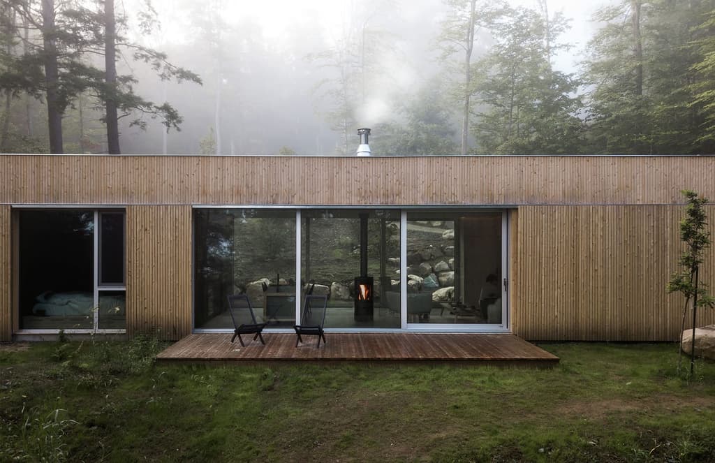 Hinterhouse brings Japandi ‘headspace’ architecture to the Canadian forest