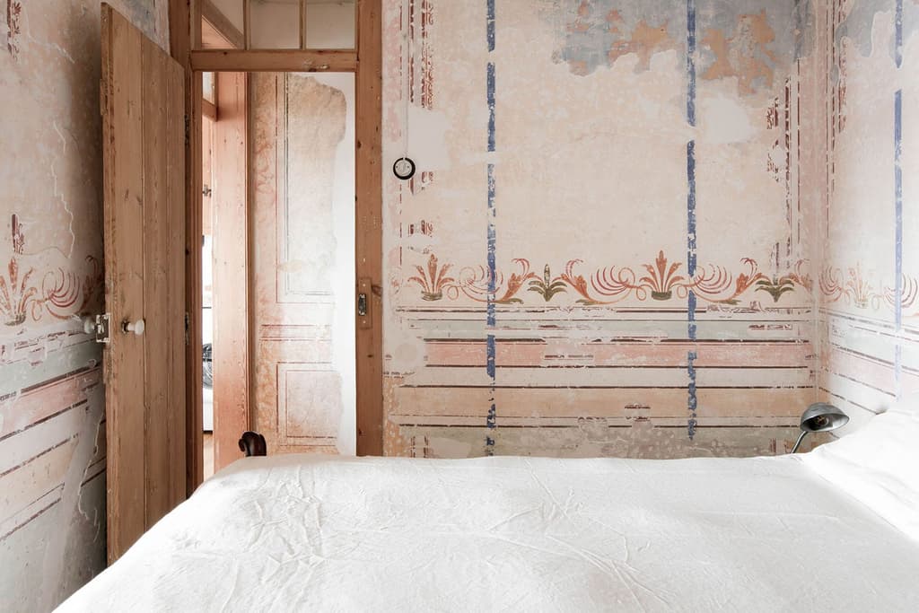 Though small, São Cristóvão is packed to the rafters with charm thanks to its muted colour palette, mouldings and decorations.
