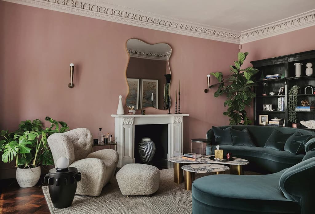 Pink and green living room interiors of Pembridge Place, designed by Studio Duggan and completed in 2020. Photography: Mariell Lind Hansen