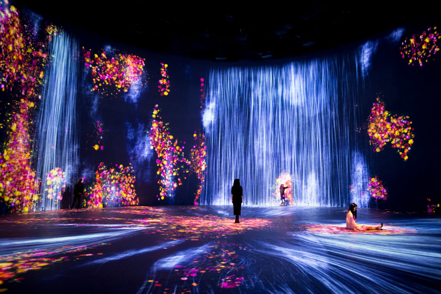 Superblue Miami opens with show featuring teamLAB, Es Devlin and James ...