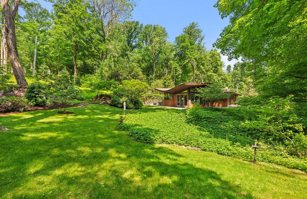 ‘Butterfly’ midcentury house in New York lists for $1.4m