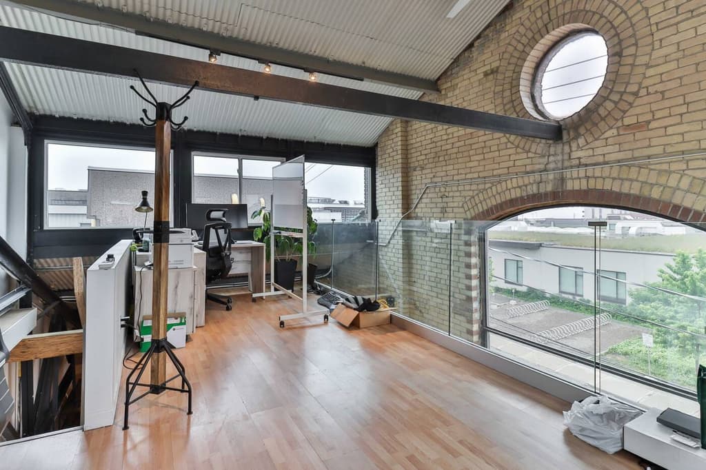 The ‘Bridgman’ style Victorian building is not heritage protected
