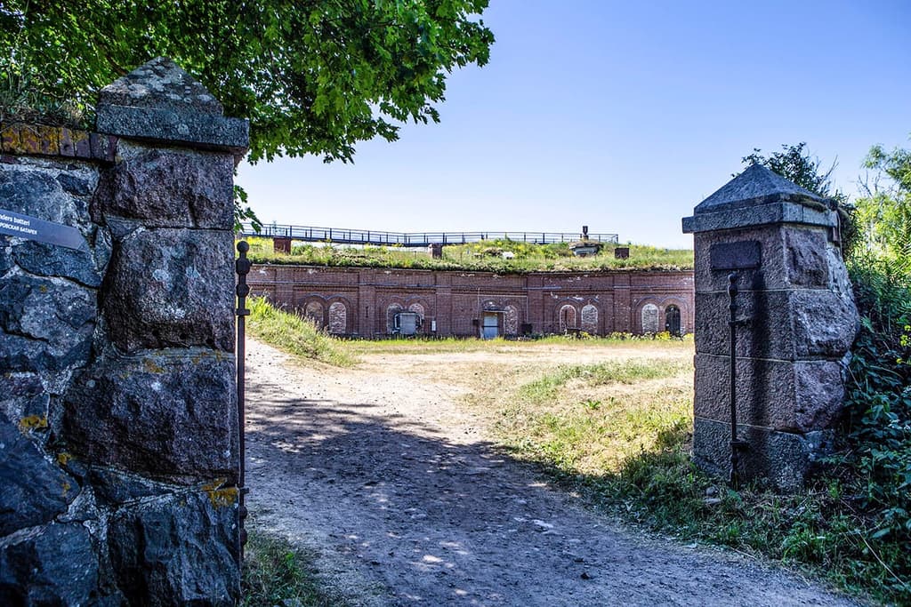 Aleksanterin Patteri (building). Photography: Maija Toivanen and Helsinki Art Museum