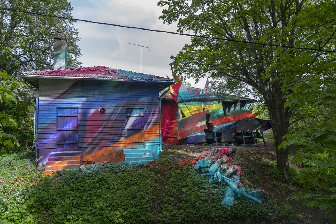 Katharina Grosse, 'Shutter Splinter', 2021. Commissioned by HAM Helsinki Biennial 2021 © Katharina Grosse and VG Bild-Kunst Bonn, 2021. Courtesy of KÖNIG Gallery. Photo: Maija Toivanen HAM Helsinki Biennial 2021.