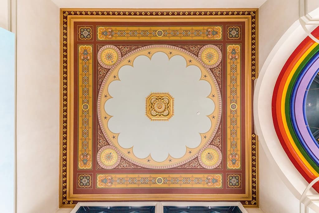 Details of the ceiling.