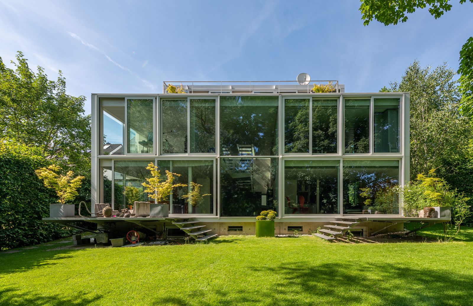 Zen Stuttgart ‘lightbox’ home asks for €3.5m