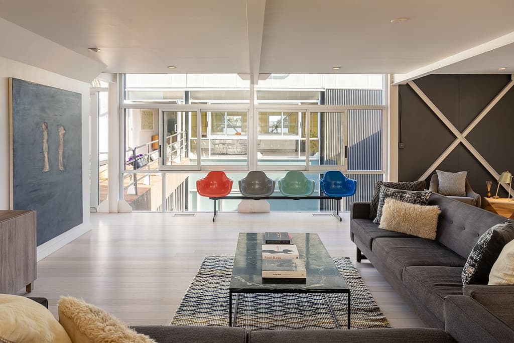 Venice artist-in-residence compound by David Ming-Li Lowe lists for $4.45m