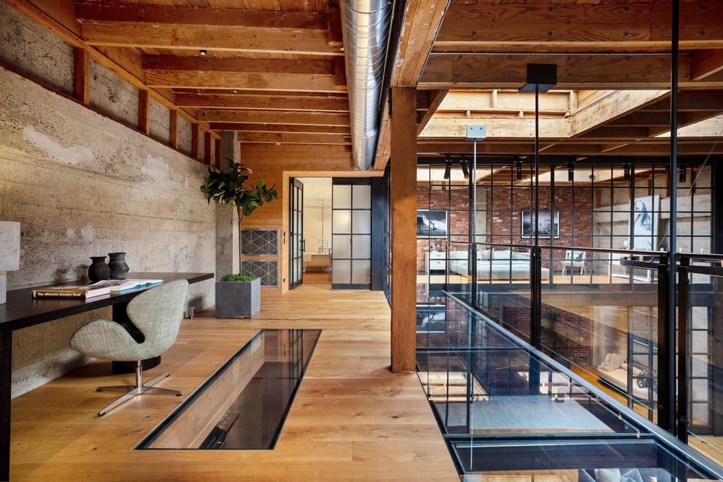 Crittall glass and wall partitions create lightflow across the three-storey property. On the mezzanine, a glass floor plate acts in a similar fashion, funnelling light into the space below