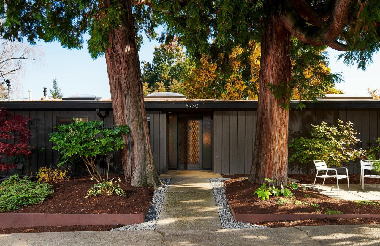 A cabin-like home in Portland lists for $798k