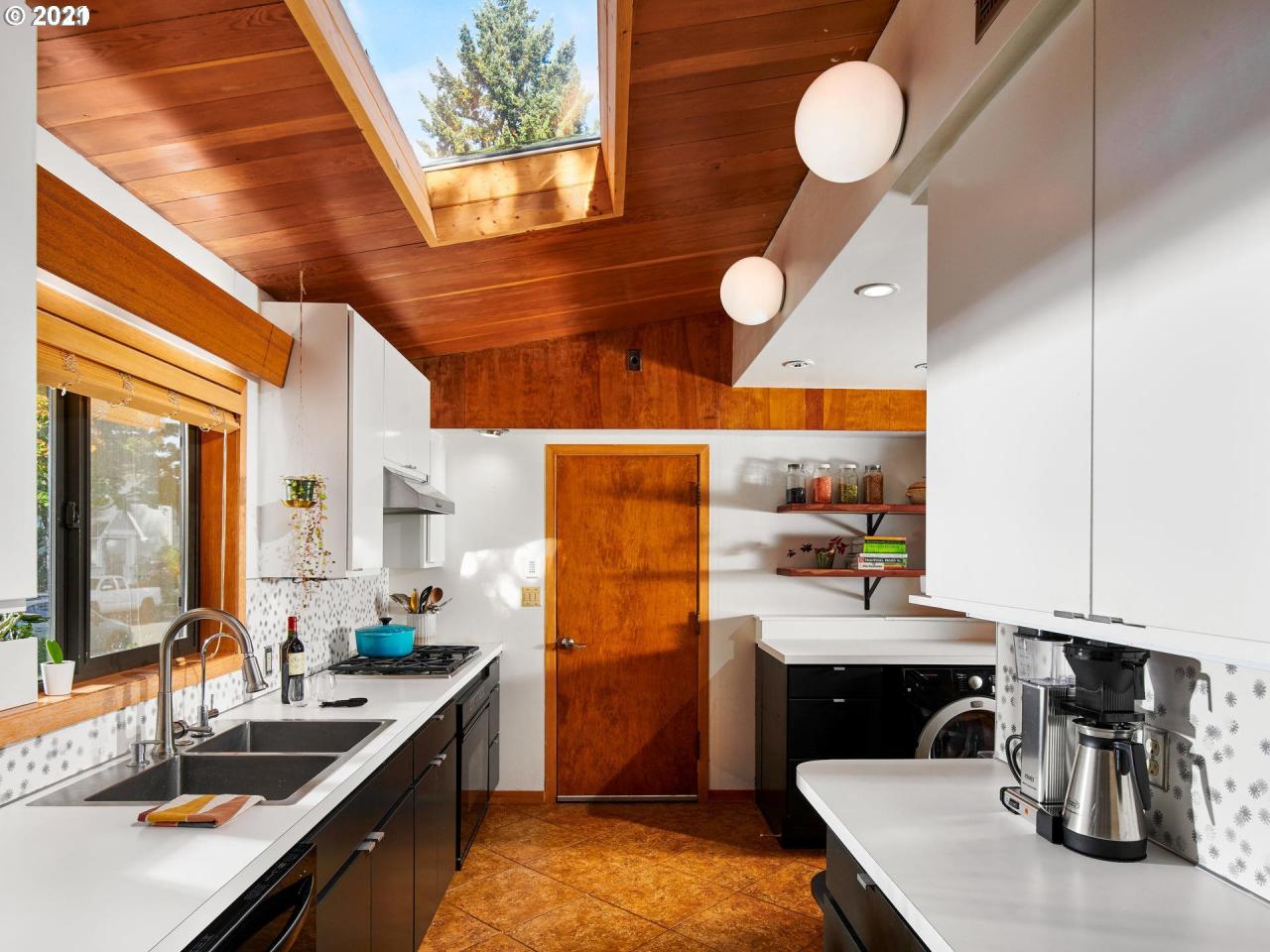 A cabin-like home in Portland lists for $798k